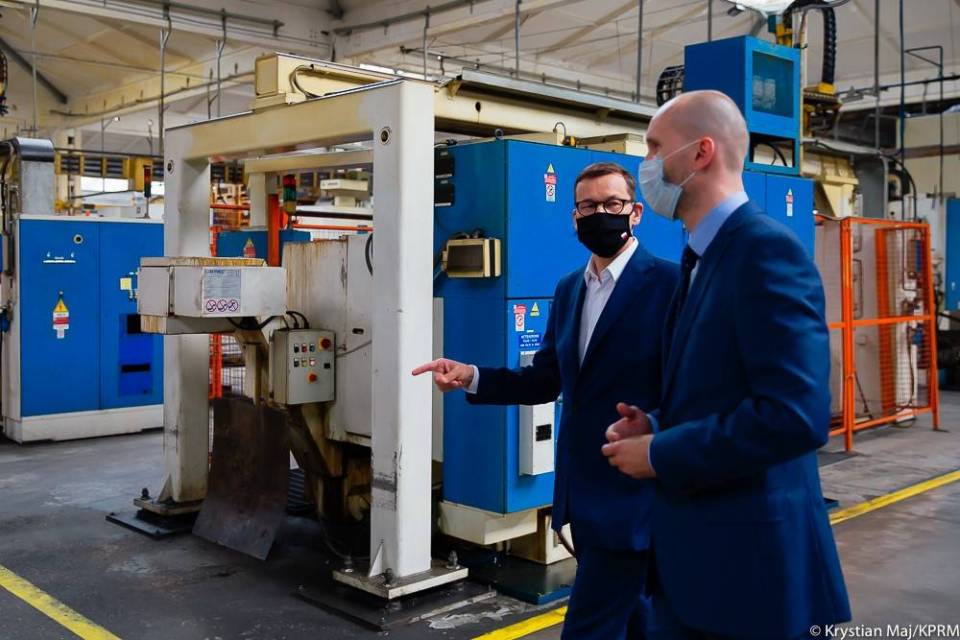 Mateusz Morawiecki z wizytą w Radomsku. Premier spotkał się z samorządowcami, odwiedził jedną z firm