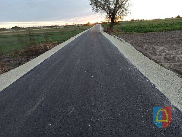 Zakończyły się prace związane z przebudową drogi gminnej Gromadzice - Niemierzyn
