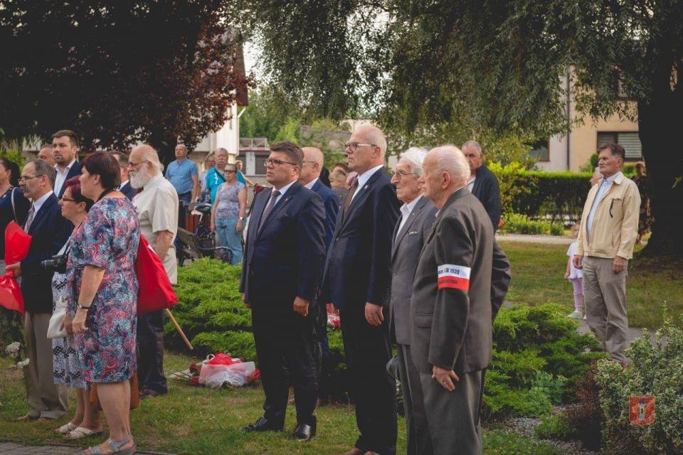 Kwiaty, znicze i przemówienia. Wieluń pamięta o bohaterach Powstania Warszawskiego